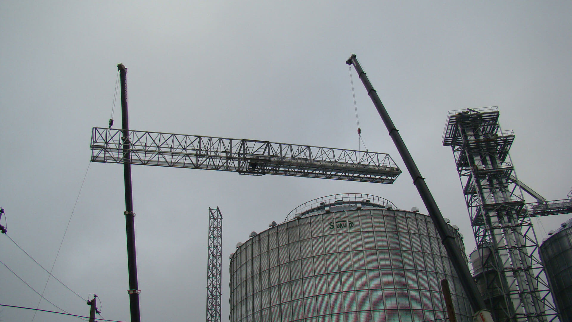 Wedekempers constructing grain elevators